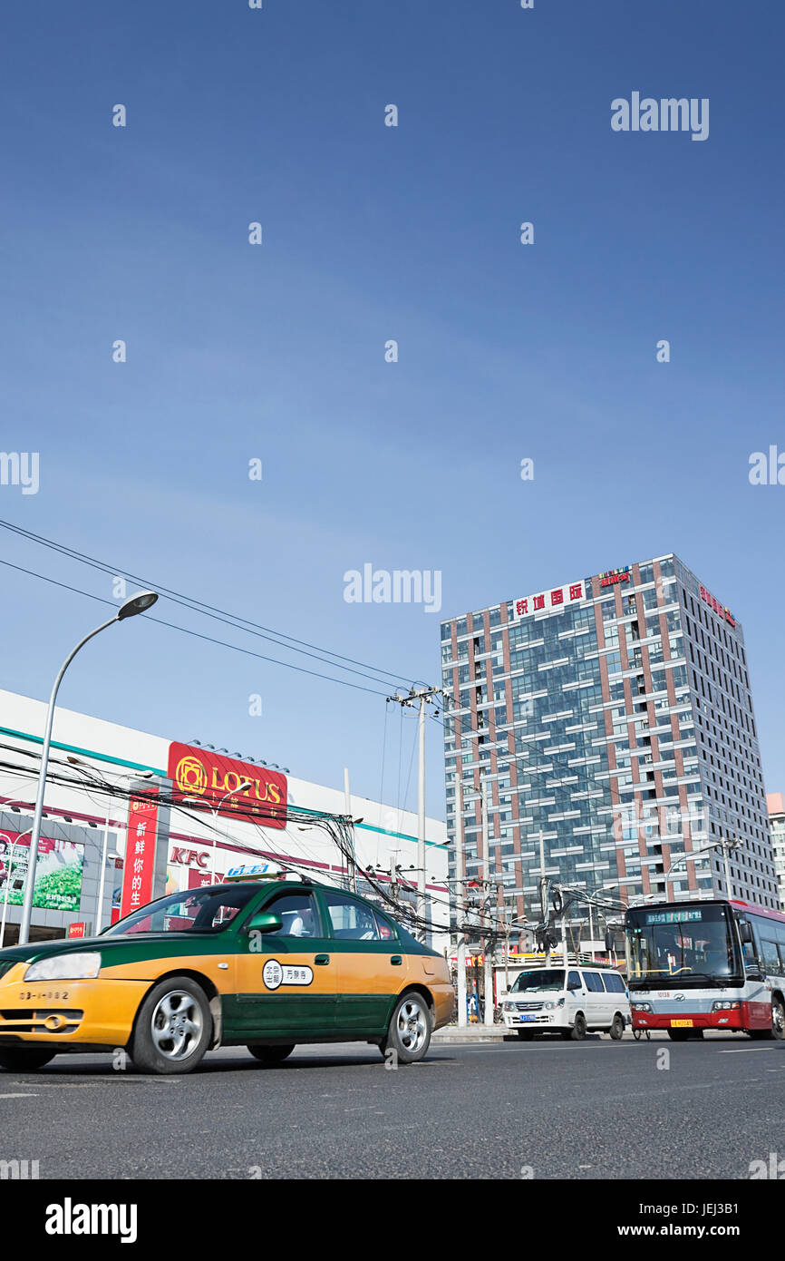 PEKING, 31. MÄRZ 2012. Taxi auf der Straße in Peking. Peking Taxis sind bequem und ziemlich günstig aus westlichen Ländern. Stockfoto