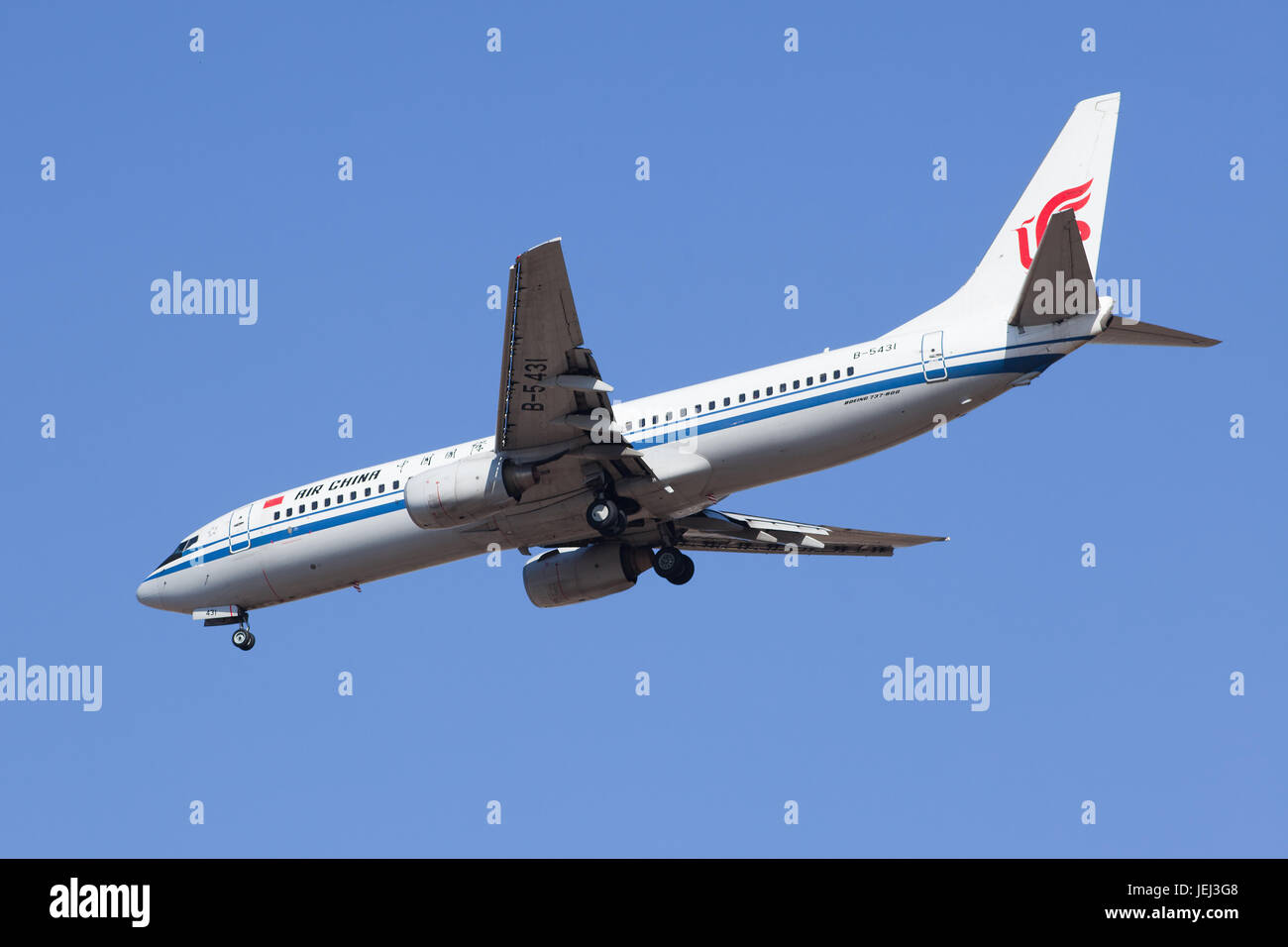 PEKING, 13. MÄRZ 2015. Air China B-2673 Boeing 737-800 landet bei BCIA. Die Boeing 737 ist ein Zweimotorjet mit kurz- bis Mittelklasse-Schmalkörper. Stockfoto