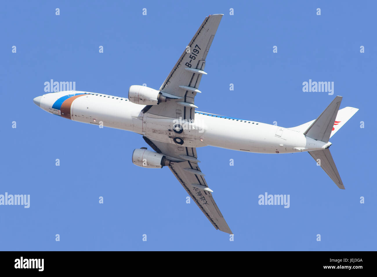PEKING, 13. MÄRZ 2015. Air China B-5197 Boeing 737-800 in der Luft. Die Boeing 737 ist ein zweimotoriger Schmalkörper-Jet-Passagierflugzeug für kurze bis mittlere Reichweitenbereiche Stockfoto