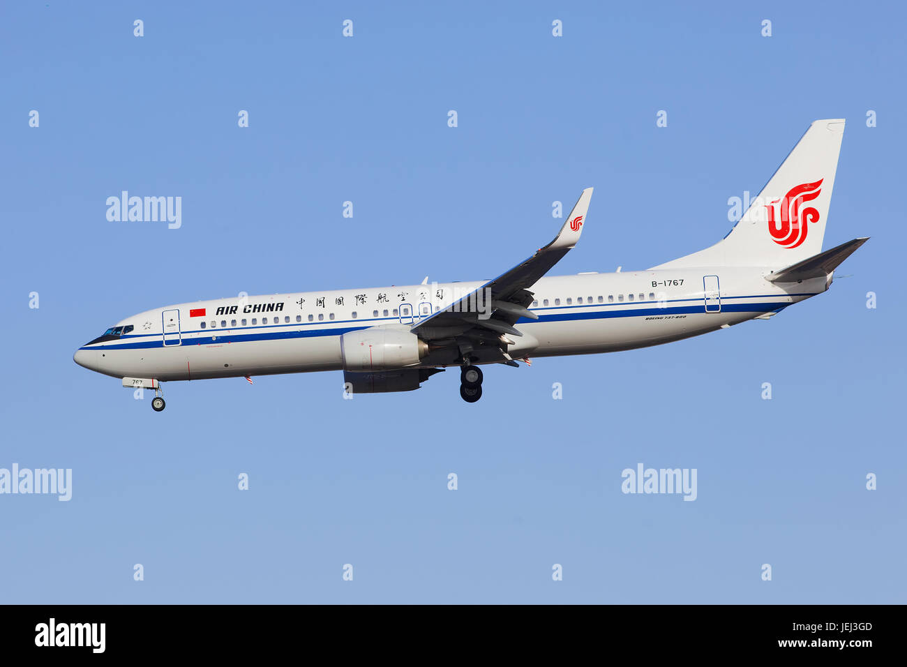 PEKING, 13. MÄRZ 2015. Air China B-1767 Boeing 737-800 landet bei BCIA. Die Boeing 737 ist ein Zweimotorjet mit kurz- bis Mittelklasse-Schmalkörper. Stockfoto