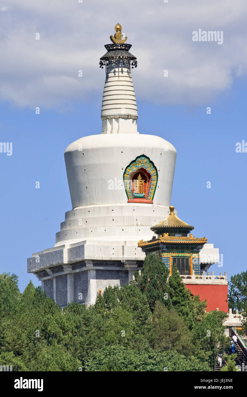 Majestätische tibetische Stupa vor blauem Himmel, Beihai-Park, Peking, China Stockfoto