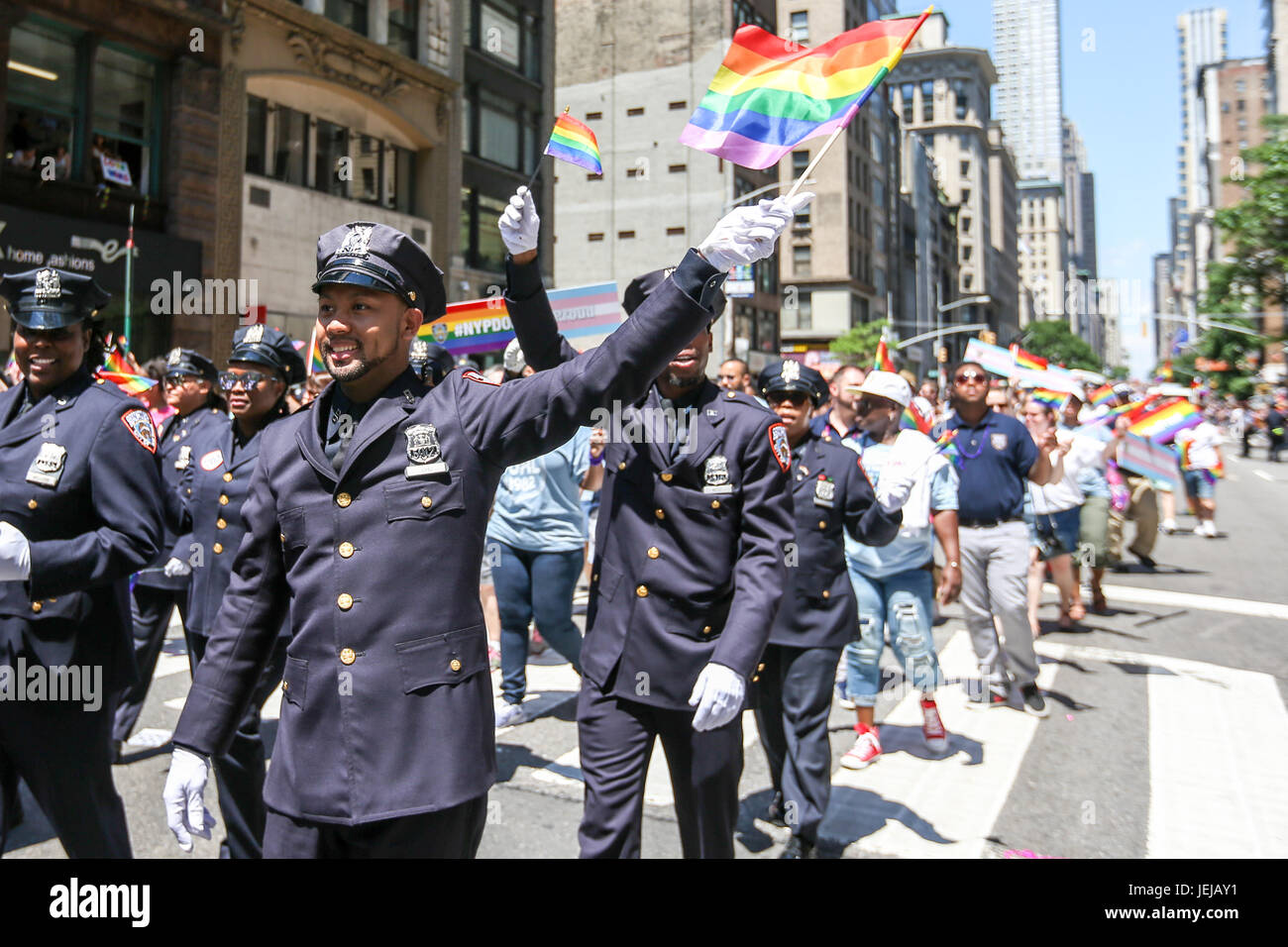 New York, Vereinigte Staaten von Amerika. 25. Juni 2017. Teilnehmer während der LGBT Pride Parade in der Stadt New York in den Vereinigten Staaten an diesem Sonntag, 25. Bildnachweis: Brasilien Foto Presse/Alamy Live-Nachrichten Stockfoto