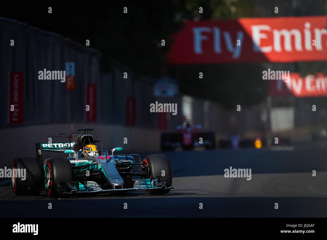 Baku, Aserbaidschan. 25. Juni 2017. Bratain Formel1-Fahrer Lewis Hamilton von Mercedes AMG Petronas Motorsport F1 Team in Aktion während der 2017 Formel 1 Grand Prix Aserbaidschans an der Baku-Stadtkurs in Baku, Aserbaidschan, 25. Juni 2017. Bildnachweis: Aziz Karimow/Alamy Live-Nachrichten Stockfoto