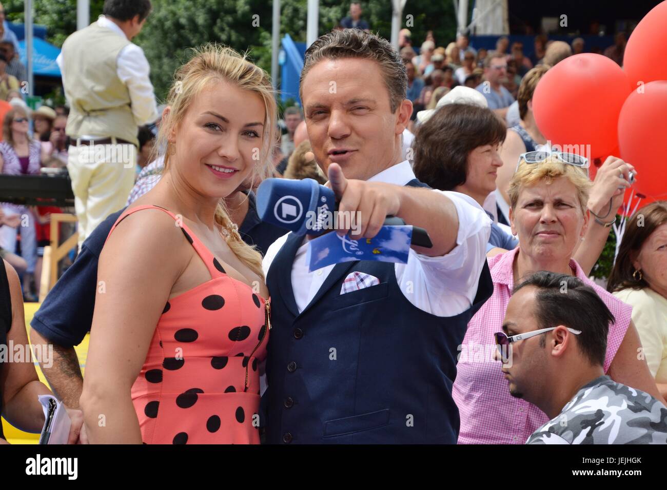 Rust, Deutschland, 25. Juni, 20017, Das Erste ARD TV-Show "Immer Wieder Sonntags", Featuring: Anna Carina Woitschack Credit: Mediensegel/Alamy Live-Nachrichten Stockfoto