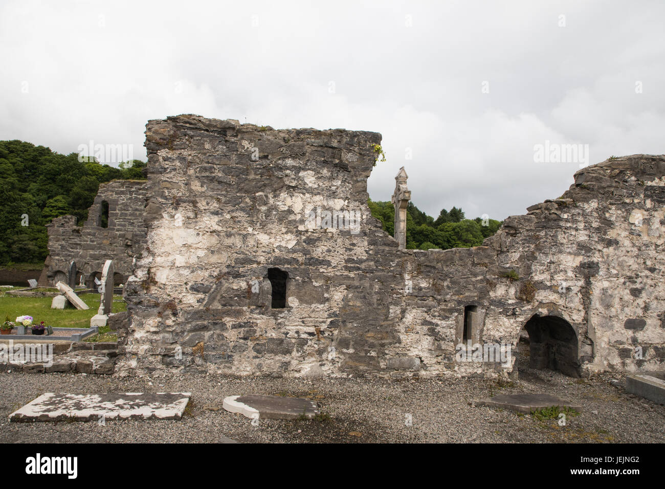 Ruinen von Donegal Kloster mit Grabsteinen, Donegsl, Irland Stockfoto