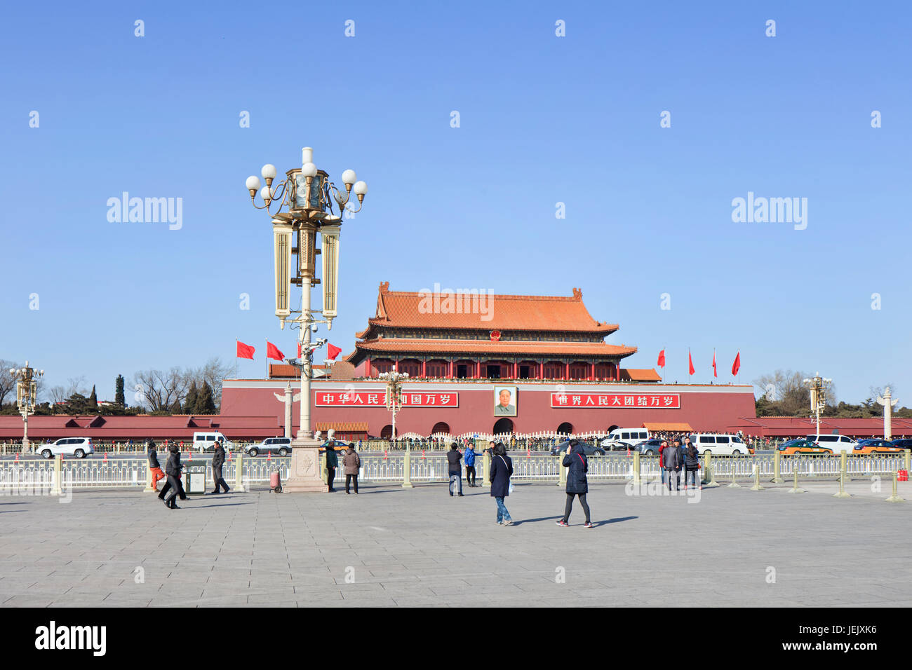 PEKING-FEB. 27, 2014. Platz des Himmlischen Friedens, der viertgrößte Platz der Welt. Es wird als nationales Symbol verwendet. Es hat eine große kulturelle Bedeutung. Stockfoto