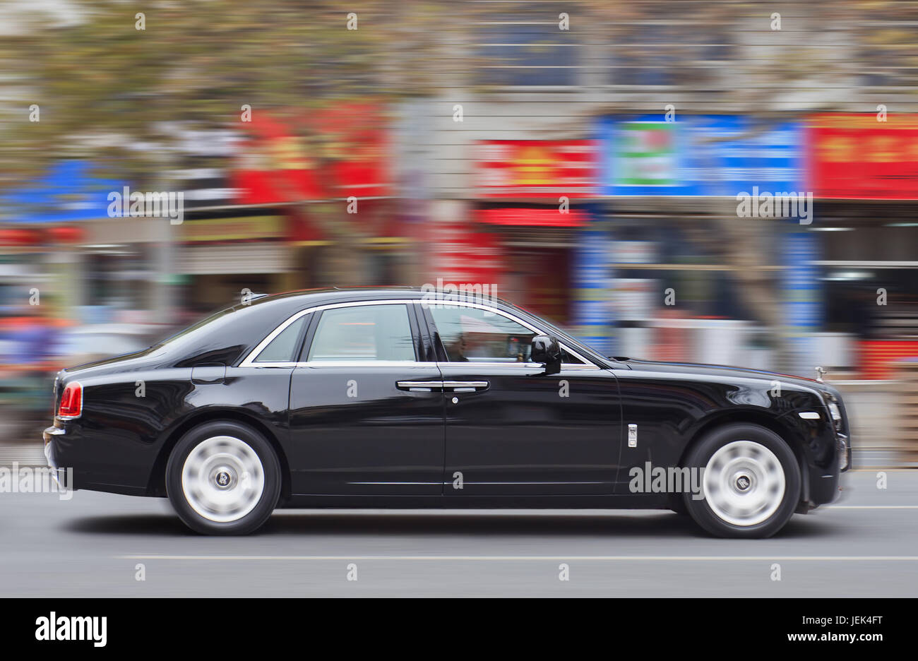 YIWU - CHINA - JAN. 20, 2016. Rolls-Royce Ghost. Rolls Royce sank der Umsatz 54% als Luxus Produkte in China getroffen von der wirtschaftlichen Misere. Stockfoto