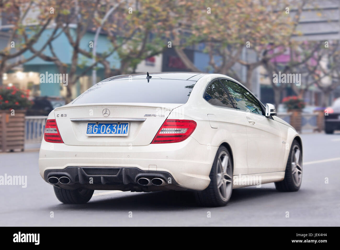 Mercedes C 63 AMG. Luxus - die Automobilhersteller können auf Chinas wachsenden Reichtum. Anzahl der Chinesischen mit über 1 Mio. $ in Finanzanlagen US Ratings Stockfoto