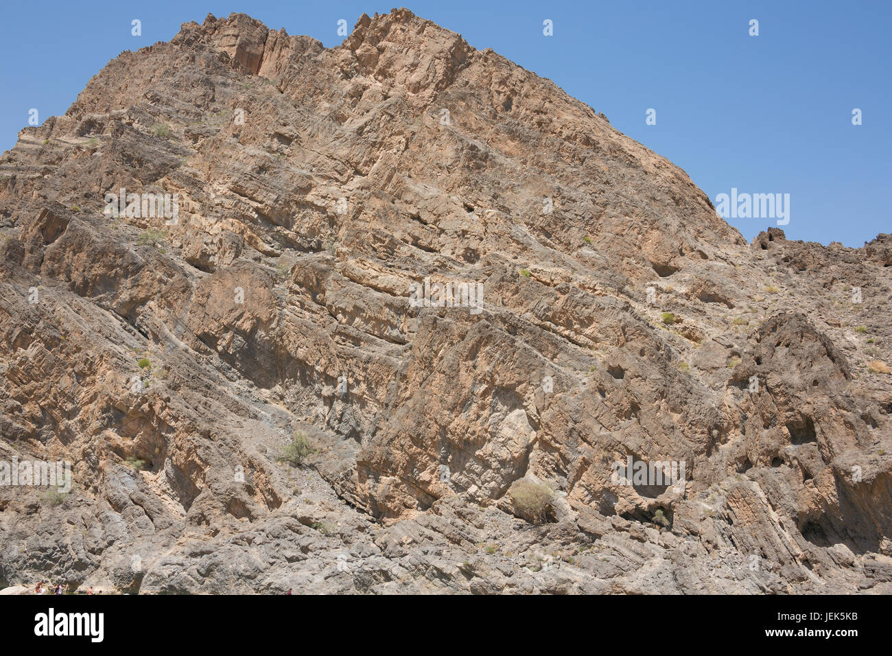 Geologischen Falten in den Bergen entlang des Wadi Al-Arbaeen im Oman Stockfoto