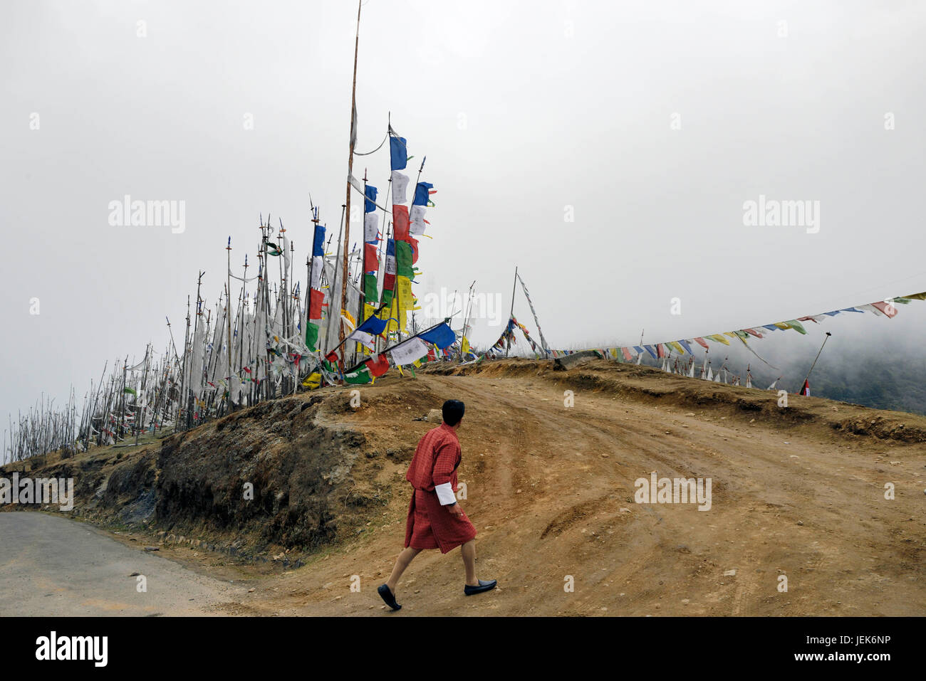 Mann zu Fuß auf der Straße, Thimphu, Bhutan, Asien Stockfoto