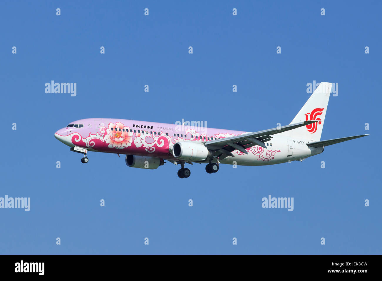 PEKING, 5. JULI. Chang an Airlines Boeing 737-8FH(WL) Landung. Boeing 737 ist ein Zweimotorjet mit kurzer bis mittlerer Reichweite. Stockfoto