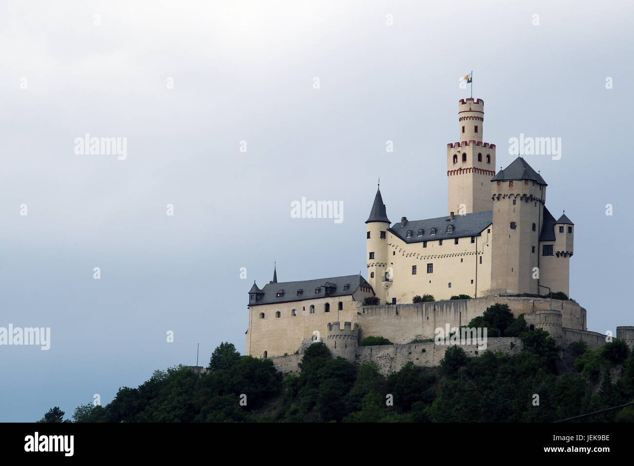 Die Marksburg ist eine Burg oberhalb der Stadt Braubach in Rheinland-Pfalz, Deutschland. Es ist eine der wichtigsten Stätten der Rhein Schlucht UNESCO Worl Stockfoto
