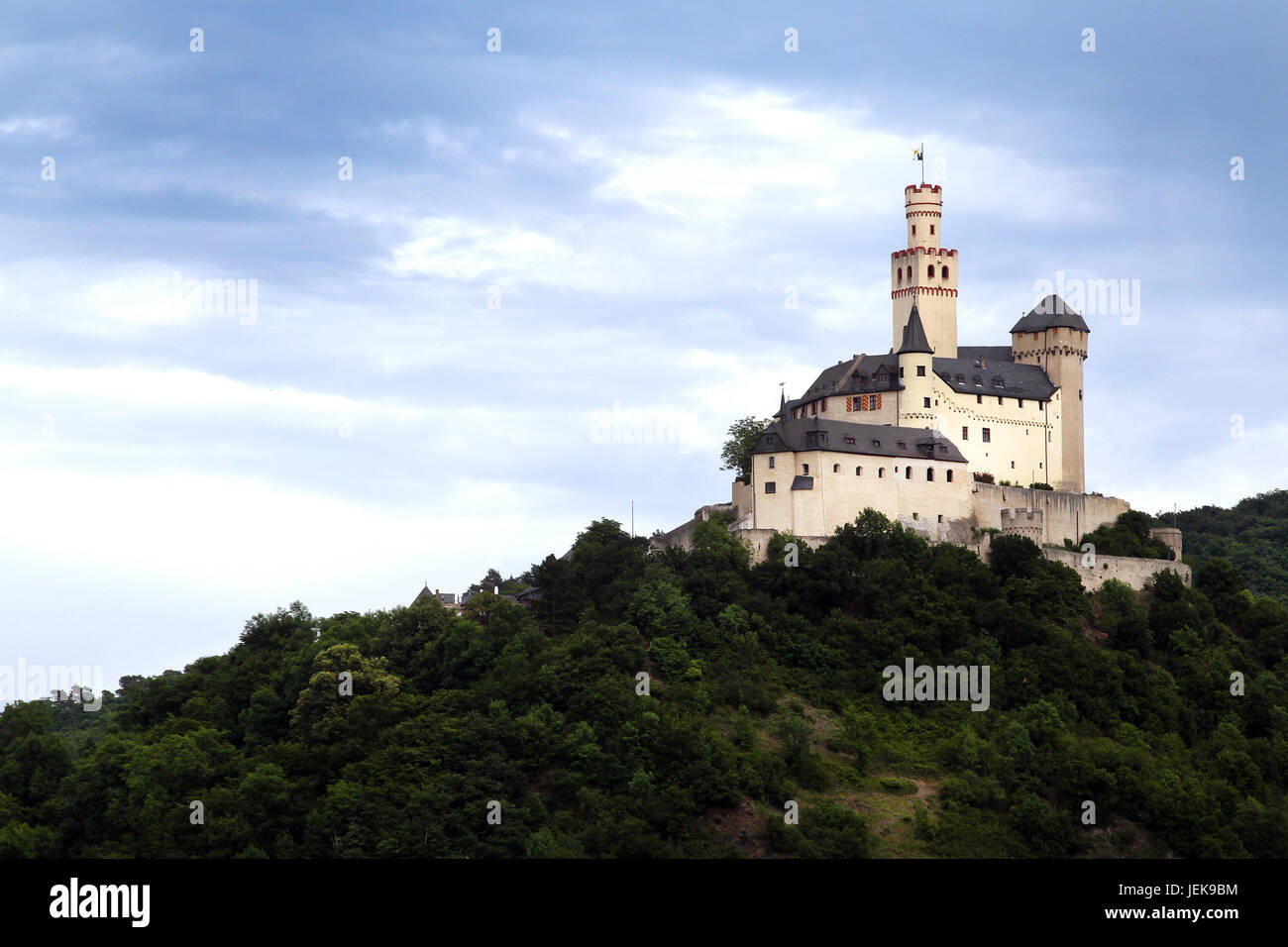 Die Marksburg ist eine Burg oberhalb der Stadt Braubach in Rheinland-Pfalz, Deutschland. Es ist eine der wichtigsten Stätten der Rhein Schlucht UNESCO Worl Stockfoto