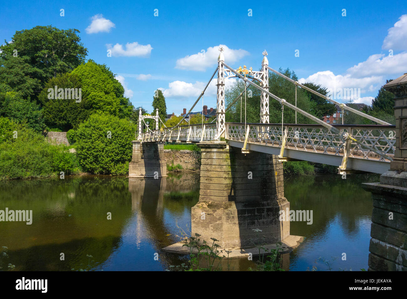 Victoria Aufschwemmung Brücke eröffnet 1898 für Pedestrains. Er durchquert der Fluss Wye und Links Mill Street mit St. Georgs-Spielfeldern Hereford UK Stockfoto