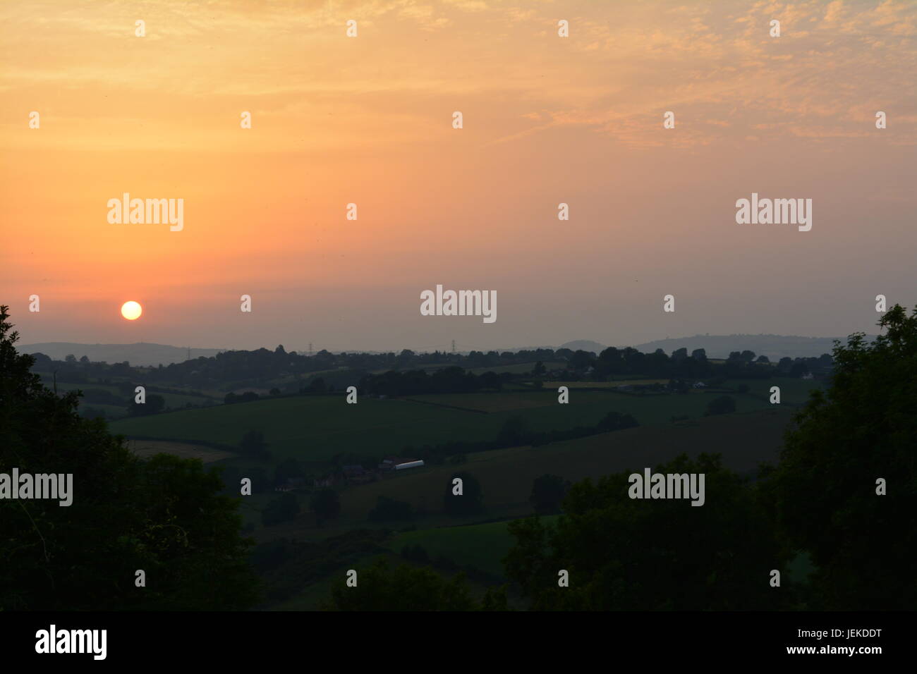Sonnenuntergang über Hügel an einem Sommerabend in Herefordshire Stockfoto
