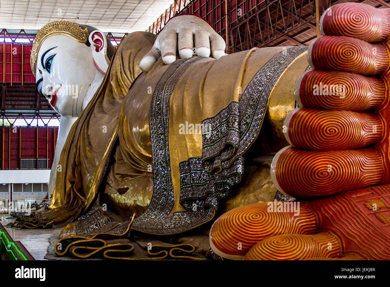 Chaukhtatgyi Paya in Yangon Rangun Myanmar-Burma - Chaukhtatgyi Buddha Tempel - liegender Buddha STADTFOTOS in Myanmar Stockfoto