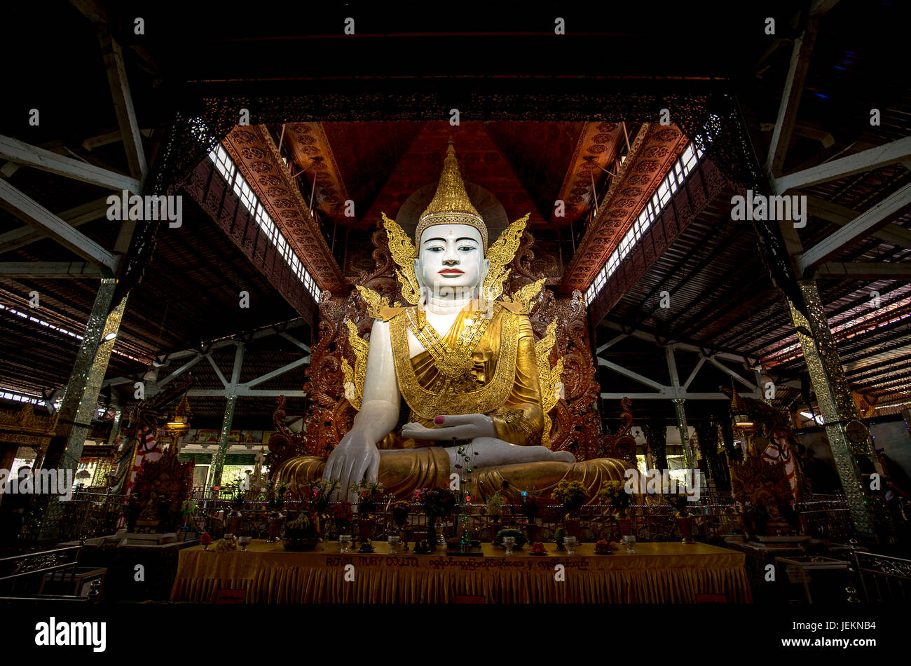 Ngadatkyi Paya - Ngadat Kyi Paya Pagode schöne Buddha-Statue in Yangon Stadt Myanmar Stockfoto