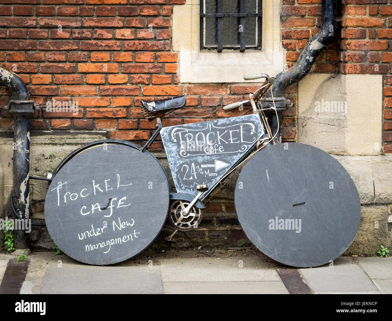 Fahrrad Werbung - ein Fahrrad Werbung den deutschen Stil Trockel Cafe in zentralen Cambridge UK Stockfoto
