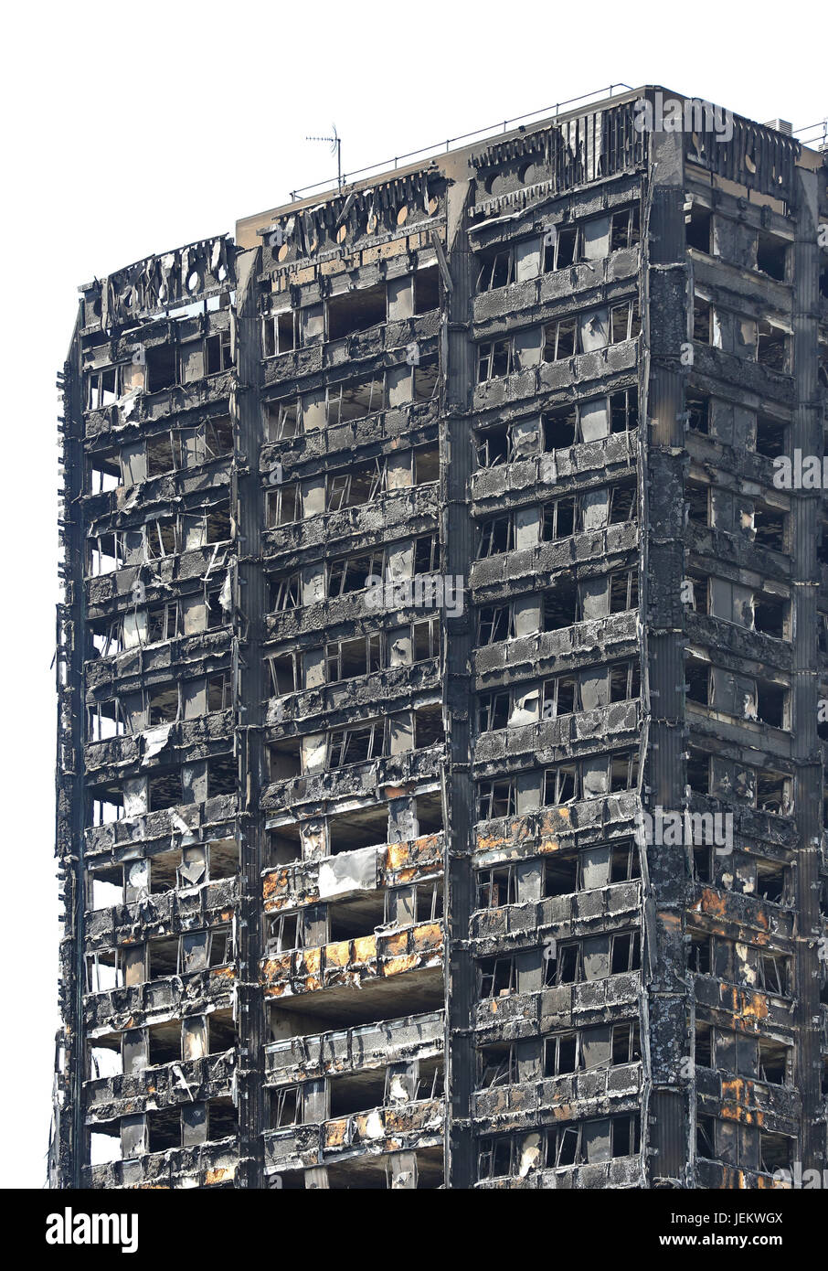 Nahaufnahme der ausgebrannte Hülle des Grenfell House, London, UK. Die 23 Etagen Wohnblock, Juni 2017 brannte. Mindestens 79 Tote. Stockfoto