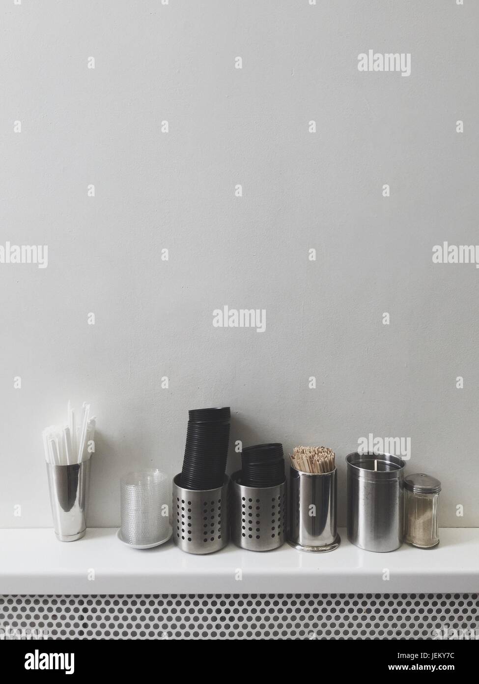 500px Foto-ID: 113810819 - Queen West in Toronto in Kanada Tag zu erkunden. Der Sam James Kaffeebar auf Ossington ist super minimal eingerichtet, pro Stockfoto