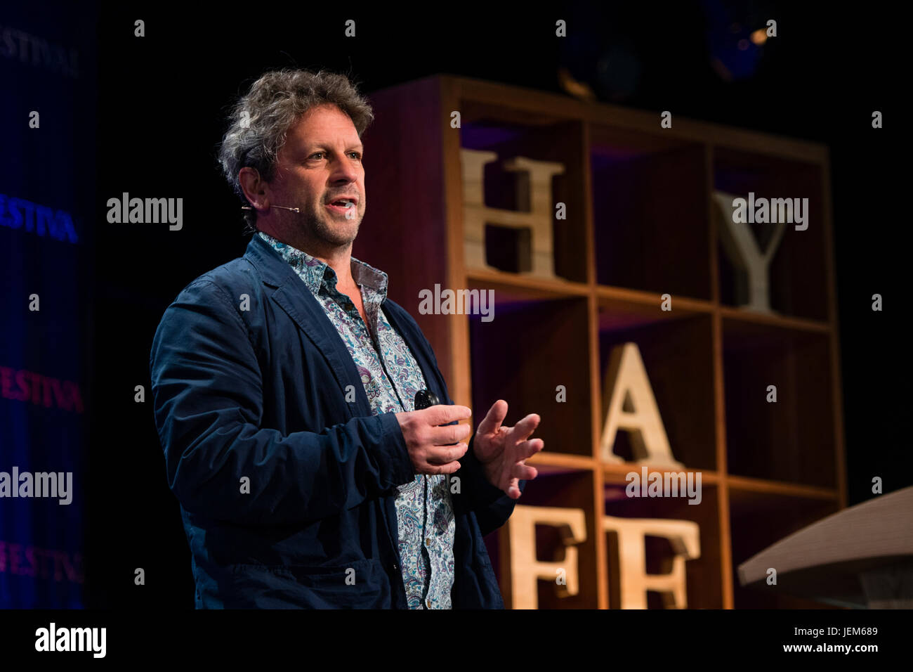 David M Pyle, Universität von Oxford, Oxford-Professor, Experte für Vulkanologie, Petrologie, Geochemie, Autor von "Vulkane: Begegnungen im Wandel der Zeit -, die an die 2017 Hay Festival of Literature and the Arts Hay on Wye, Wales UK Stockfoto