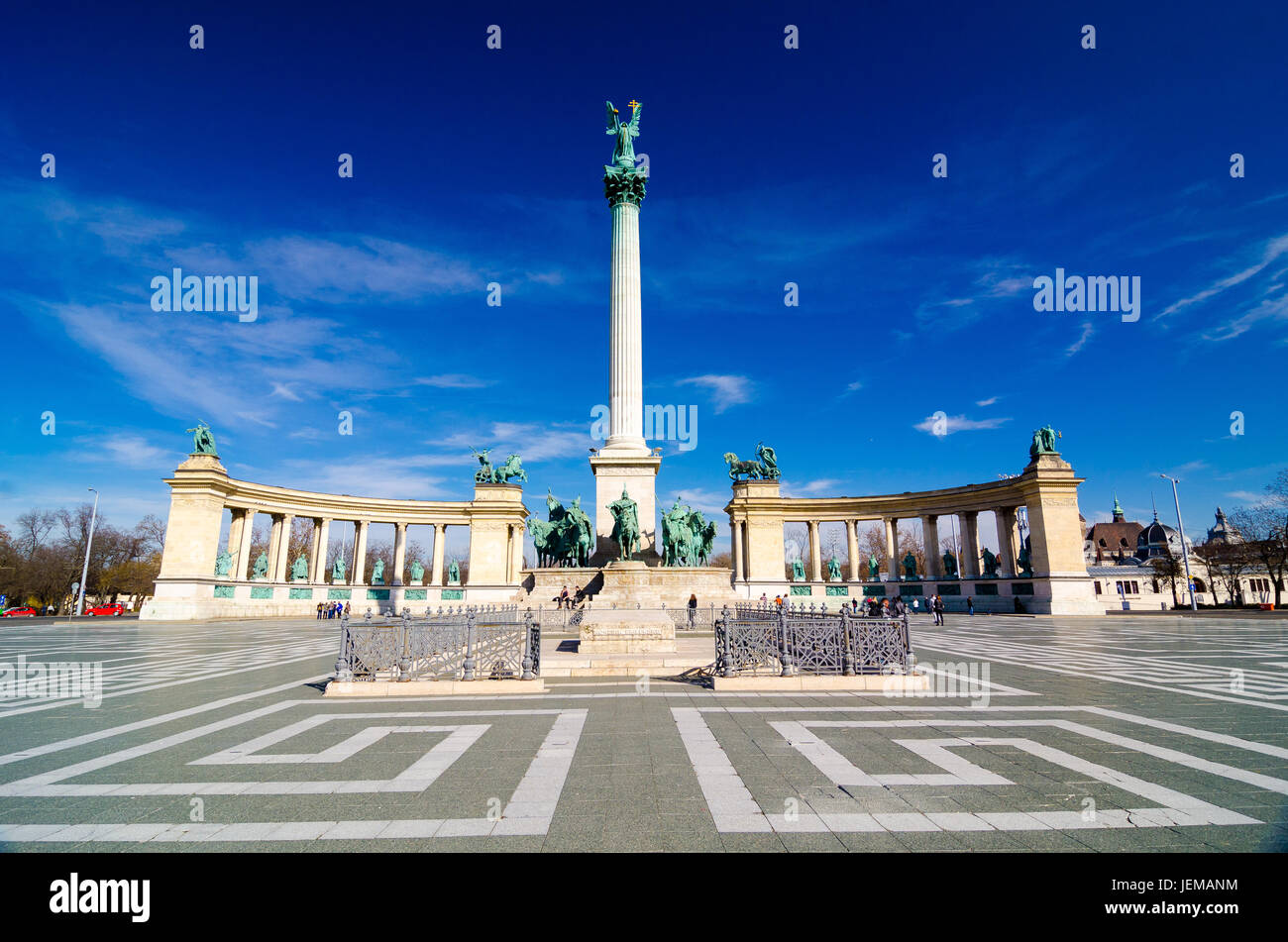 BUDAPEST, Ungarn - 22. Februar 2016: Milleniumsdenkmal auf dem Heldenplatz - Hosok Tere gehört zu den wichtigsten Plätzen in Budapest, Ungarn. Stockfoto