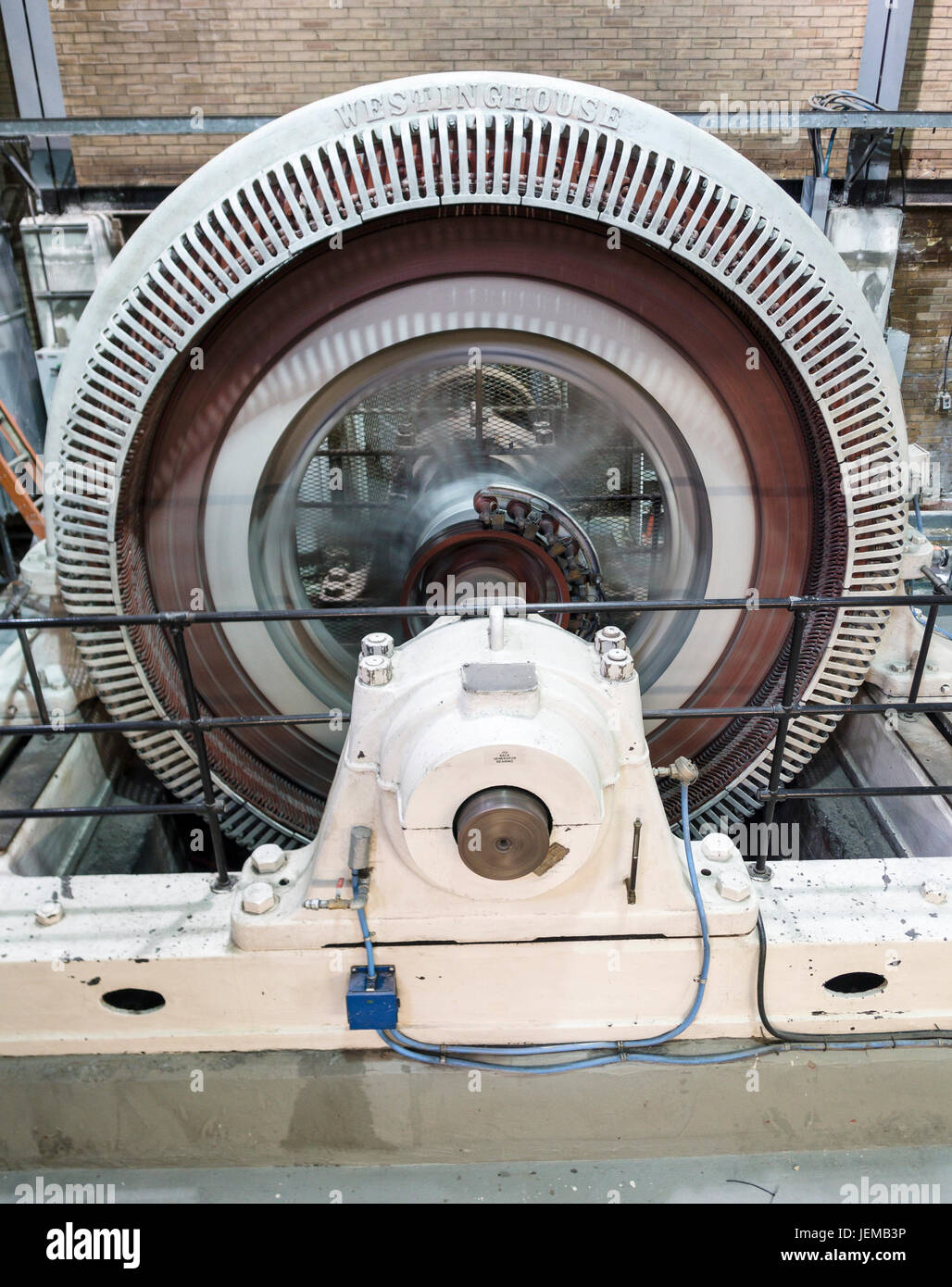 Spinnerei Hydro Electric Turbine: Eine kleine alte Westinghouse-Wasser-Turbine dreht sich in Nummer 2 Krafthaus am Chadiere nahe der Innenstadt von Ottawa. Stockfoto