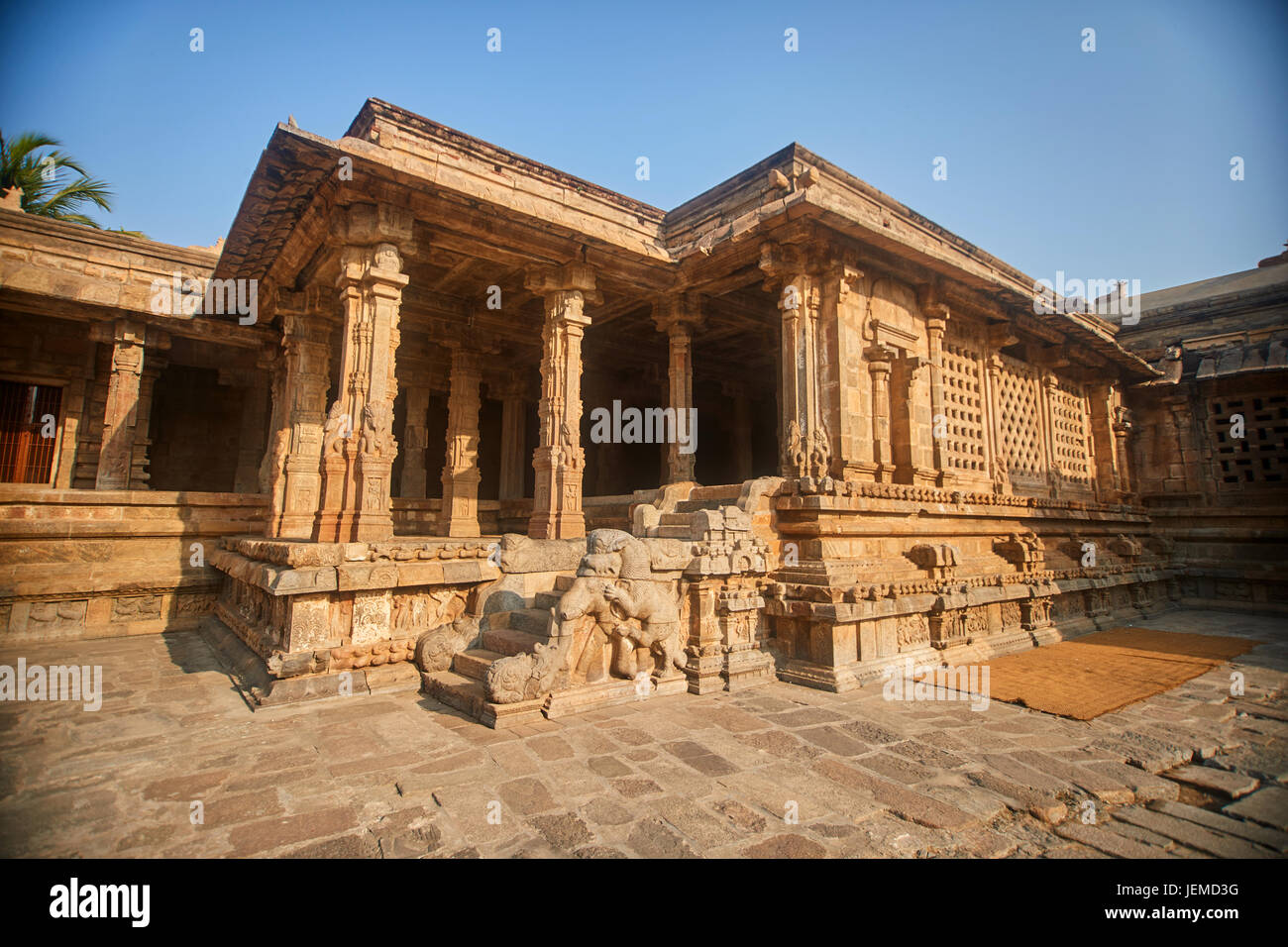 Airavatesvara-Tempel, Darasuram, Tamil Nadu, Indien. Einer der großen lebenden Chola Tempel - UNESCO-Weltkulturerbe Stockfoto