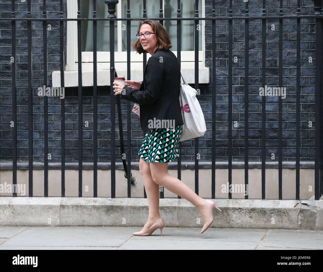 Führer der die Lords Baroness Evans für einer Kabinettssitzung in 10 Downing Street in London ankommen. Stockfoto