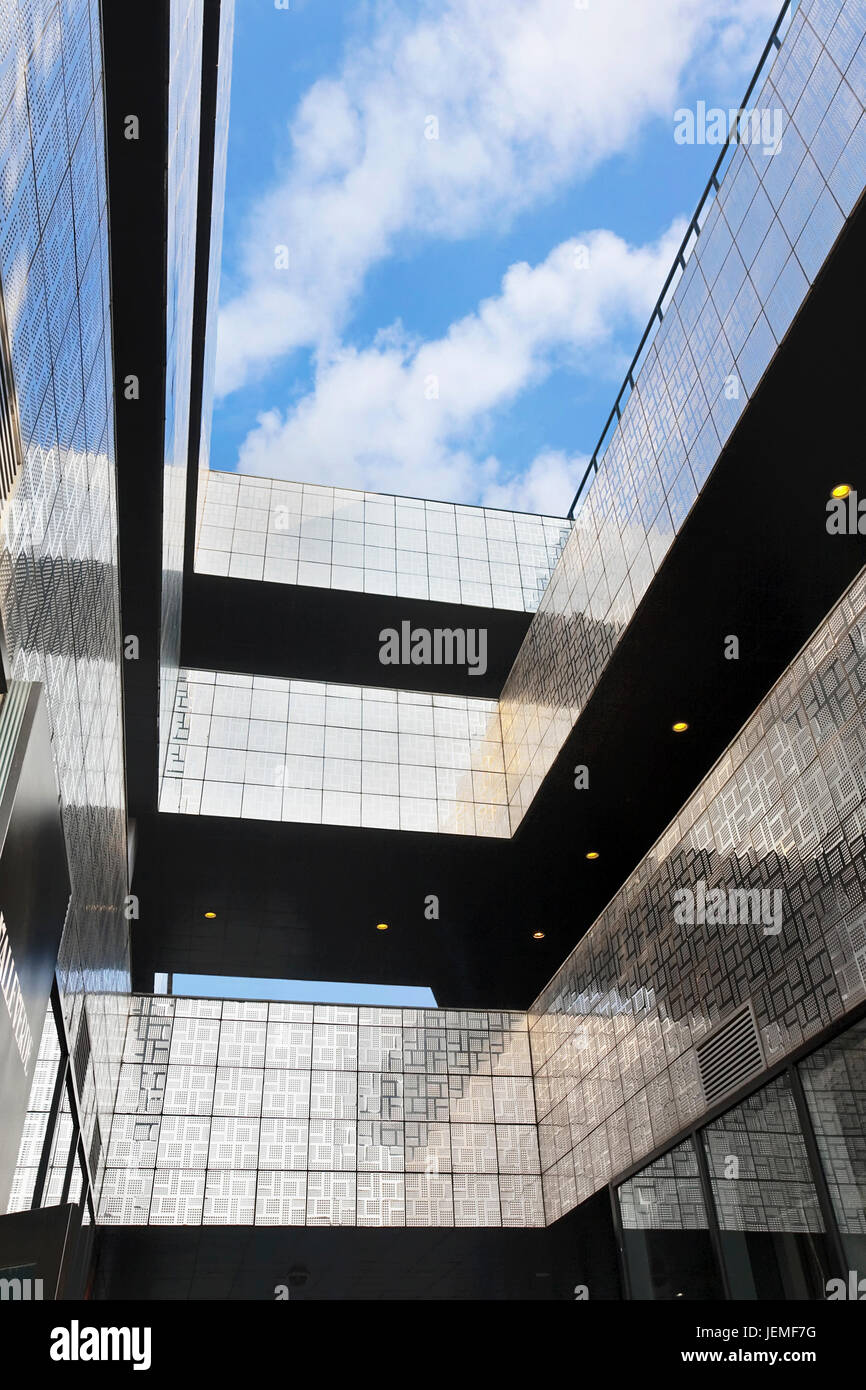 Moderne Architektur an der Dorf-, Shopping-, Sanlitun Peking. Das Dorf eröffnet Sommer 2008, Gehäuse viele neue Geschäfte, Restaurants und Kinos. Stockfoto