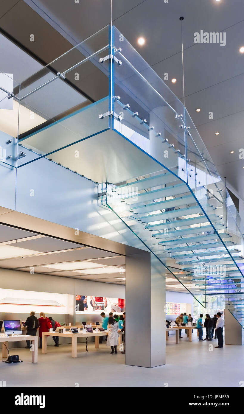 Apple Flagship Store in Peking. Apple ist eine der erfolgreichsten Marken in China, die für die Phantasie der jungen Generation spricht. Stockfoto