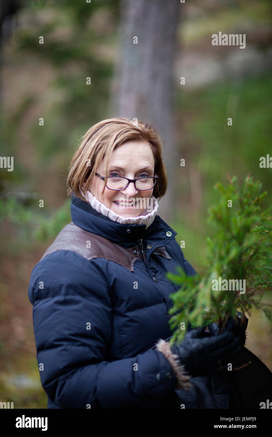 Frau 50 54 Jahre Im Wald Fotos Und Bildmaterial In Hoher Aufl sung frau-50-54-jahre-im-wald-fotos-und-bildmaterial-in-hoher-aufl-sung
