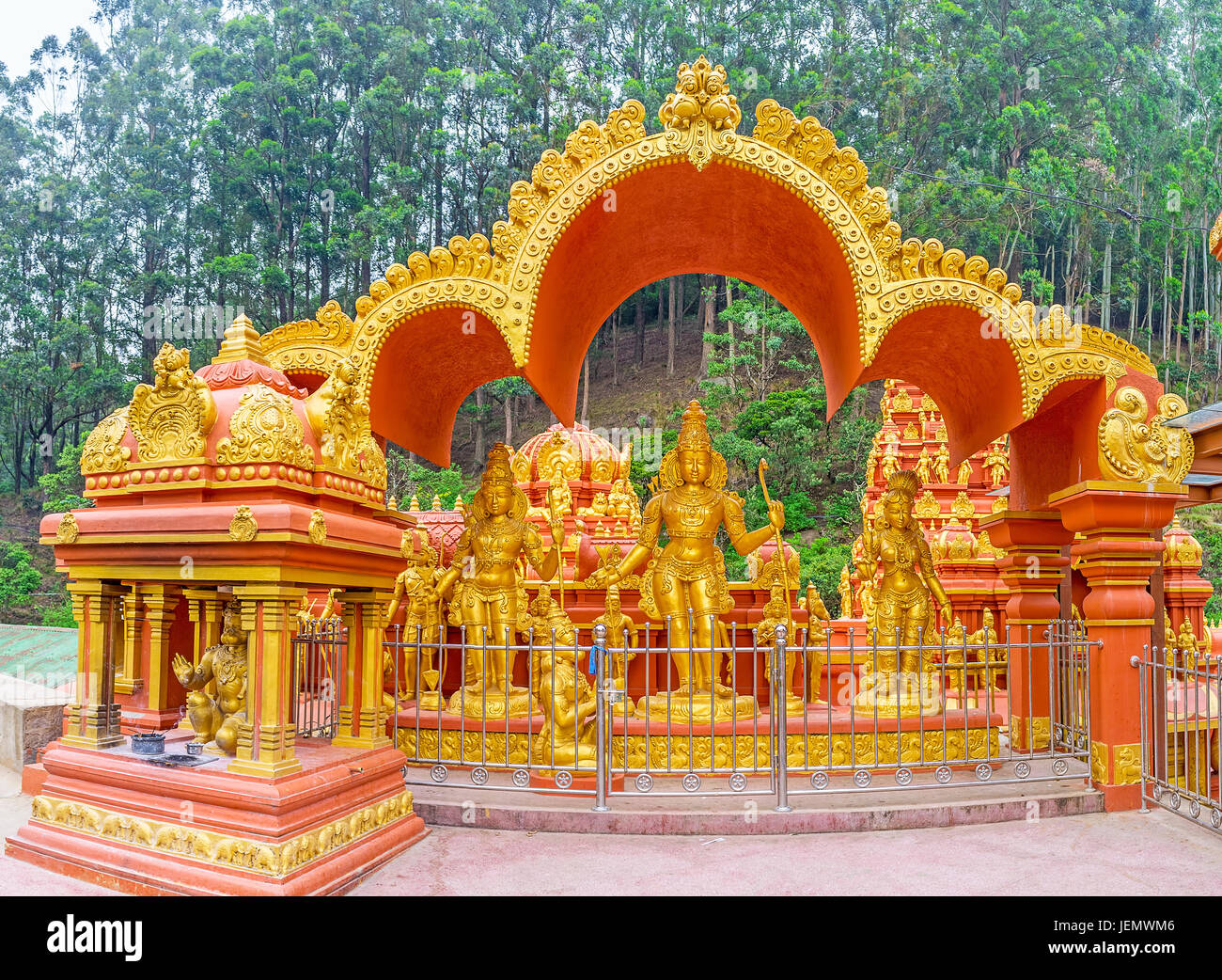 Der Schrein mit Lakshmi neben Seetha Amman Hindu-Tempel, Nuwara Eliya, Sri Lanka, Rama und Sita. Stockfoto