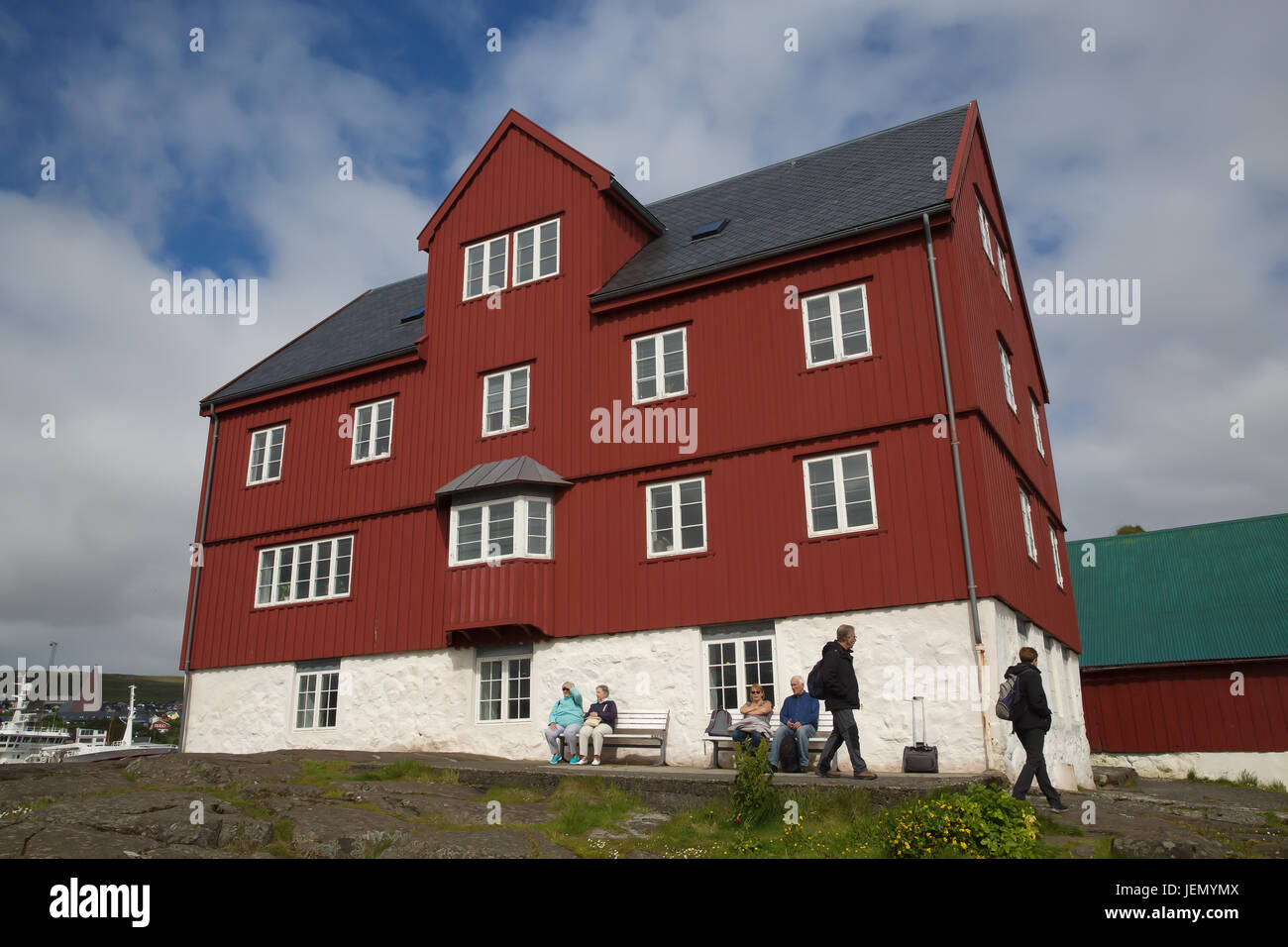 Tinganes ist die historische Lage des färöischen Landsstýri und ist ein Teil von Tórshavn. Der Name bedeutet "Parlament Steg" oder "Punkte-Parlament" im färöischen. Seine der ältesten parlamentarischen Gebäude der Welt. Stockfoto