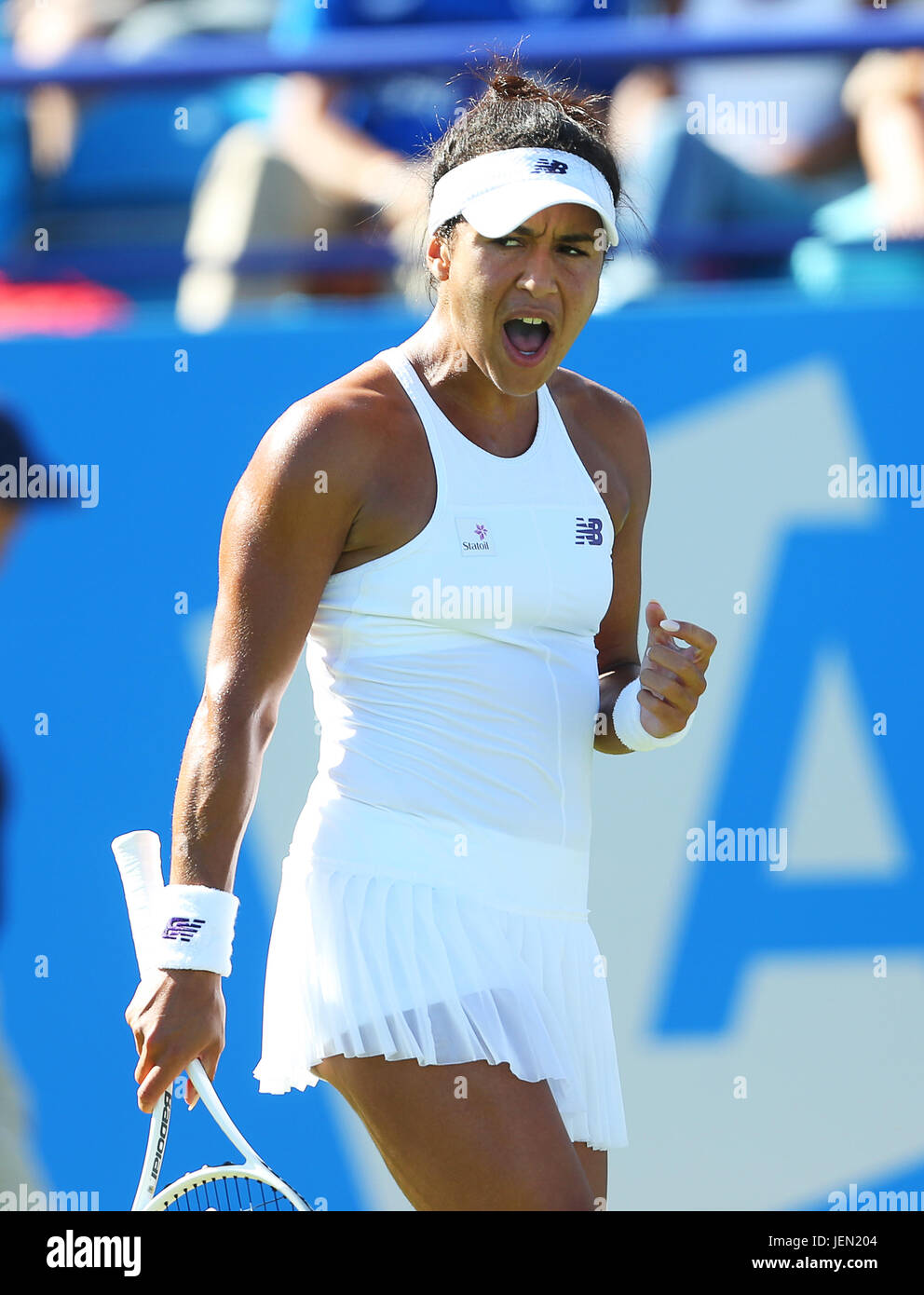 Eastbourne, Vereinigtes Königreich. 26. Juni 2017.  Heather Watson aus Großbritannien im Kampf gegen Dominika Cibulkova der Slowakei tagsüber zwei von Aegon International Eastbourne am 26. Juni 2017 in Eastbourne, England Credit: Paul Terry Foto/Alamy Live News Stockfoto