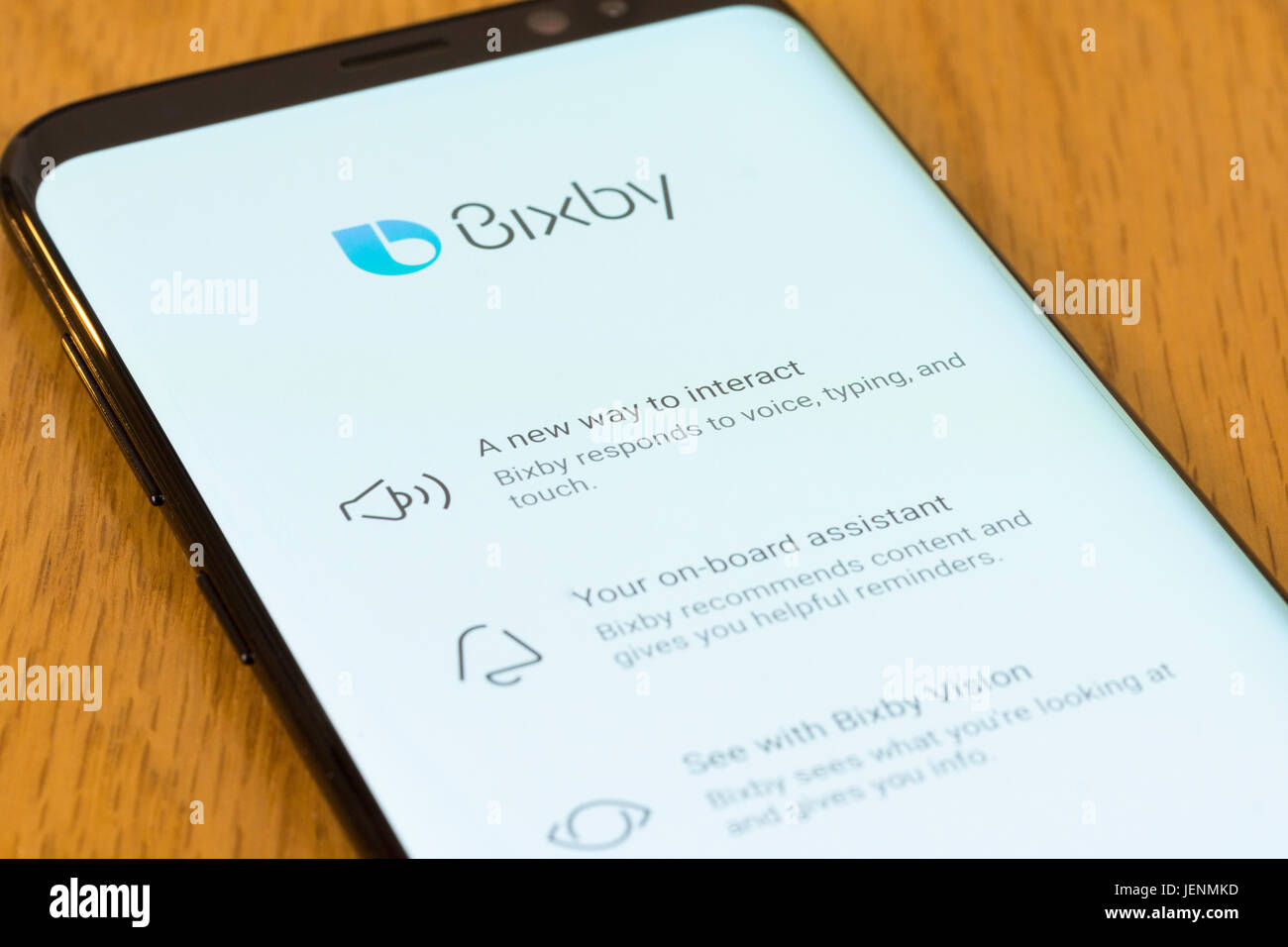 Eine Nahaufnahme auf die Bixby-home-Bildschirm auf dem Smartphone Galaxy S8 Stockfoto