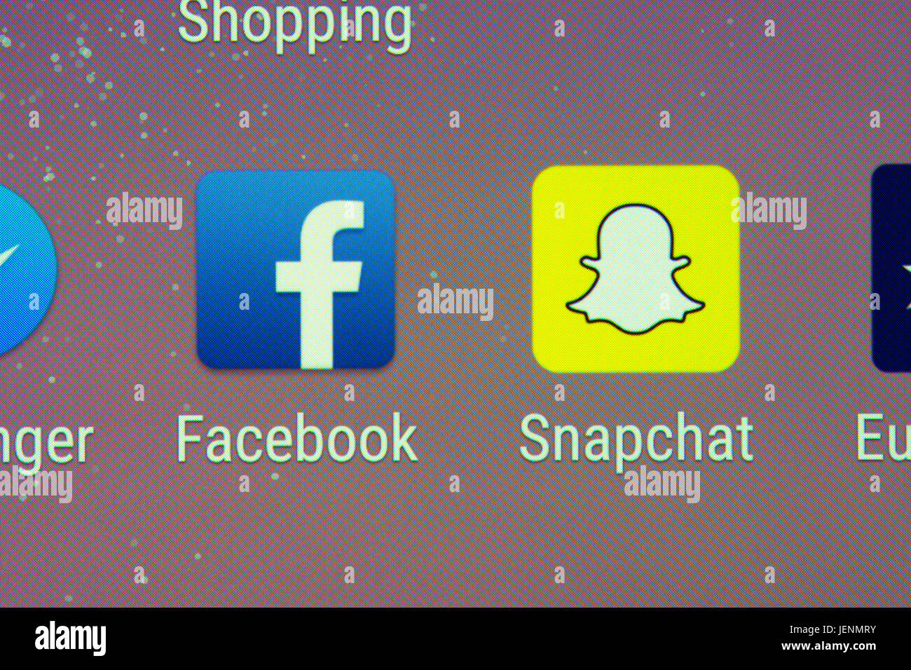 Eine Nahaufnahme von Facebook und Snapchat apps auf einem Smartphonebildschirm Stockfoto