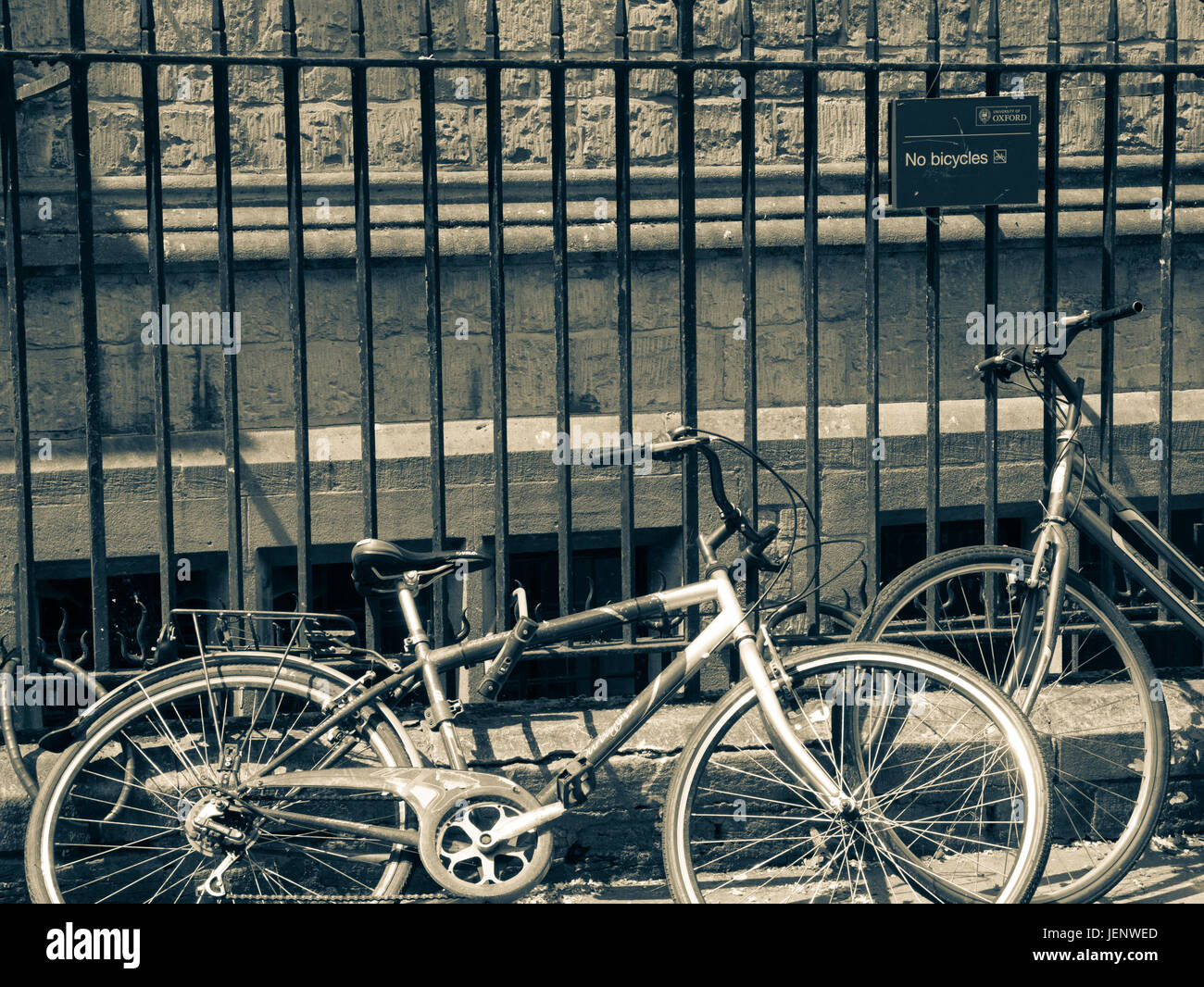 Fahrräder Knickspanter, Geländer, zentrale Oxford, England Stockfoto
