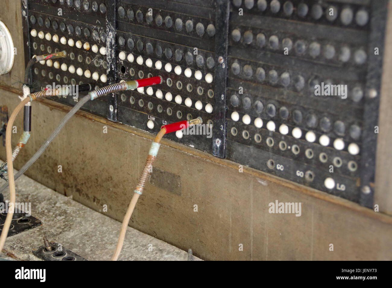 Kabel und Schalter der alte Telefonzentrale Stockfoto