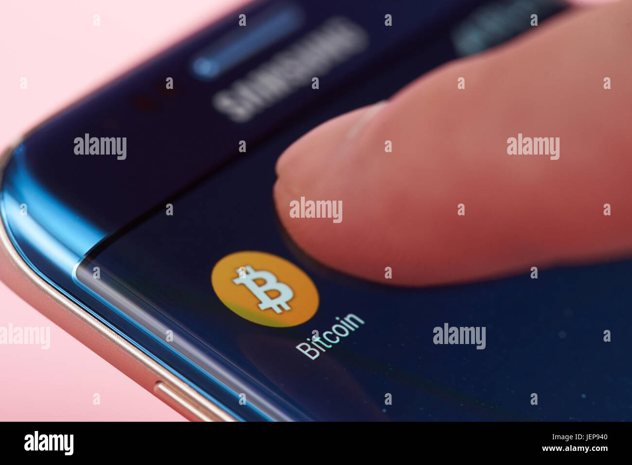 New York, USA - 26. Juni 2017: Bitcoin Anwendung ausführen auf dem Handy. Ab elektronischen Bitcoin-wallet Stockfoto