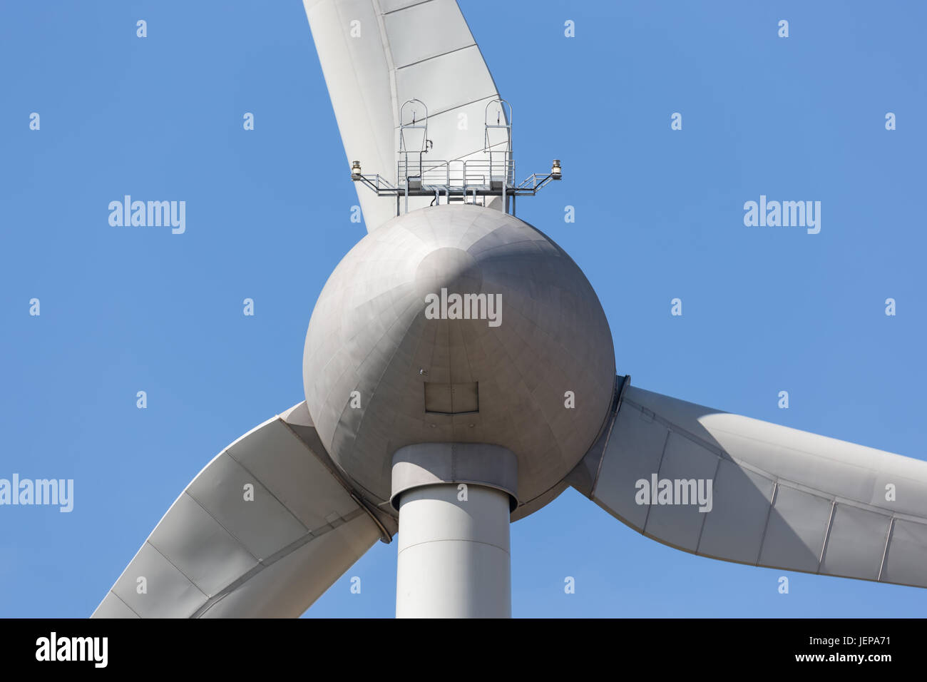 Auf der Rückseite des großen Windkraftanlage in den Niederlanden Stockfoto