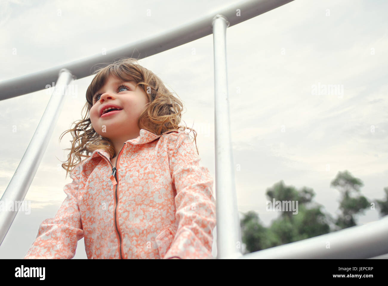 Glückliches Kind Lächeln im park Stockfoto
