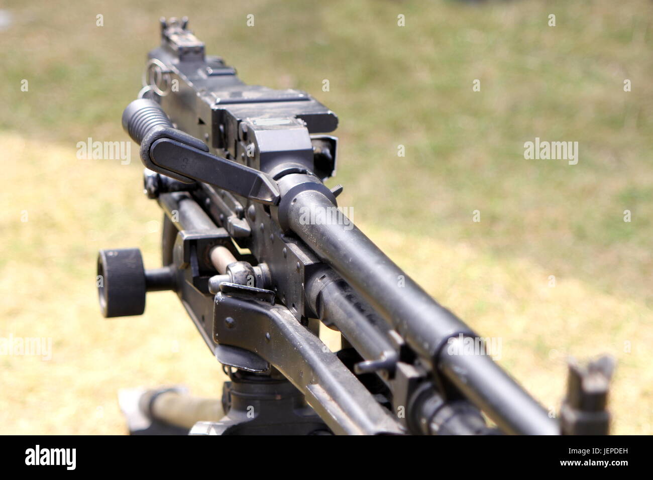 Flachen Fokus Schuss von einem L7A2 KPMG "GIMPY" allgemeine Zweck Maschinengewehr montiert auf Stativ Stockfoto