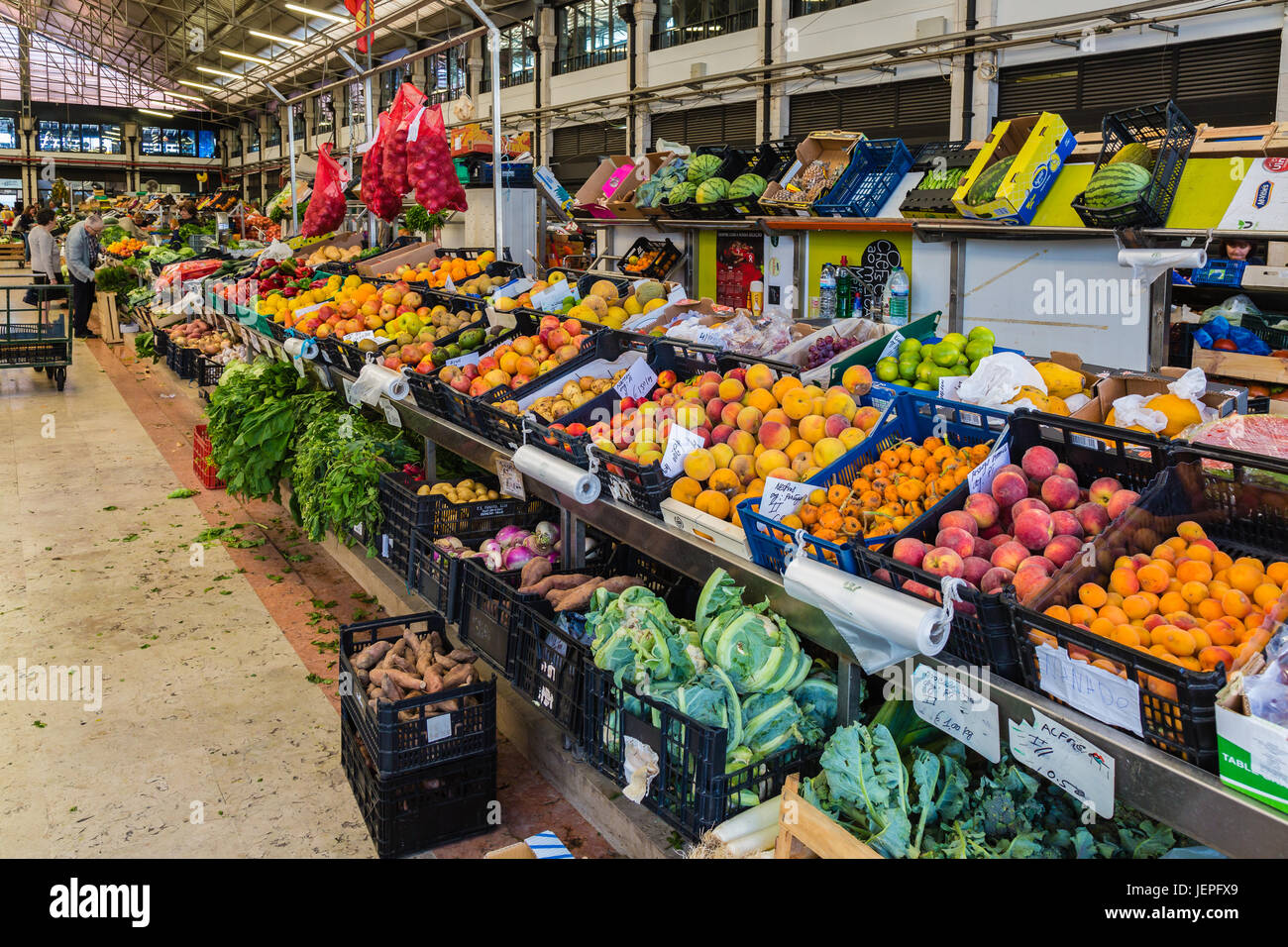 Lissabon, Portugal - 20. Mai 2017: Stadtmarkt mit Obst und Gemüse in Lissabon, Portugal Stockfoto