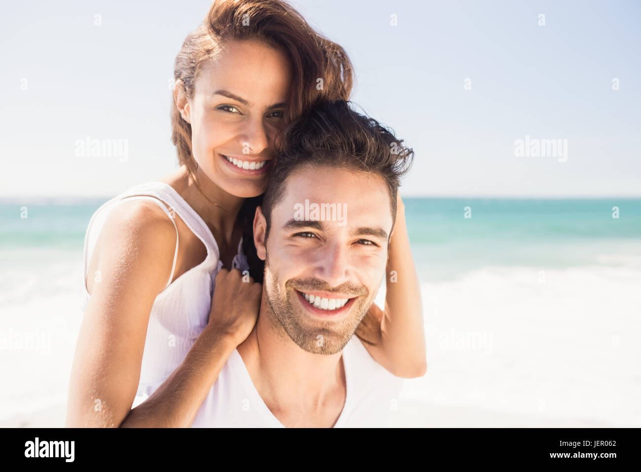 Freund geben Schweinchen zurück zur Freundin Stockfoto