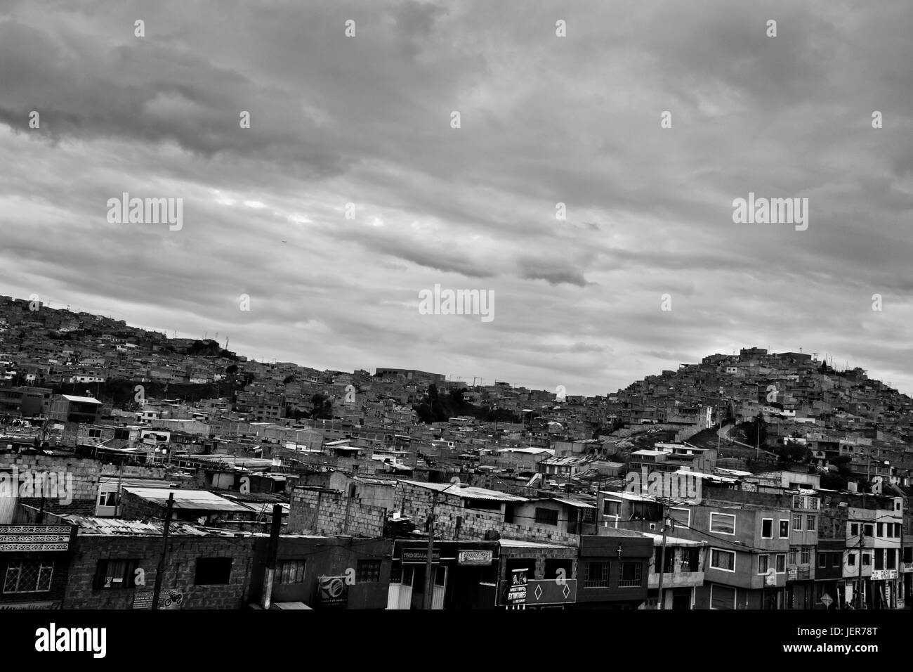 Ein Blick auf ein Elendsviertel am Rande der Stadt, wo eine Mehrheit des Hauses Kirchen und Religionsgemeinschaften liegen in Bogota, Kolumbien, 23. Mai 2010. Hunderte von christlichen Belivers, trat im namenlosen Gruppen versammeln sich jede Woche in unmarkierten Haus | weltweite Nutzung Stockfoto