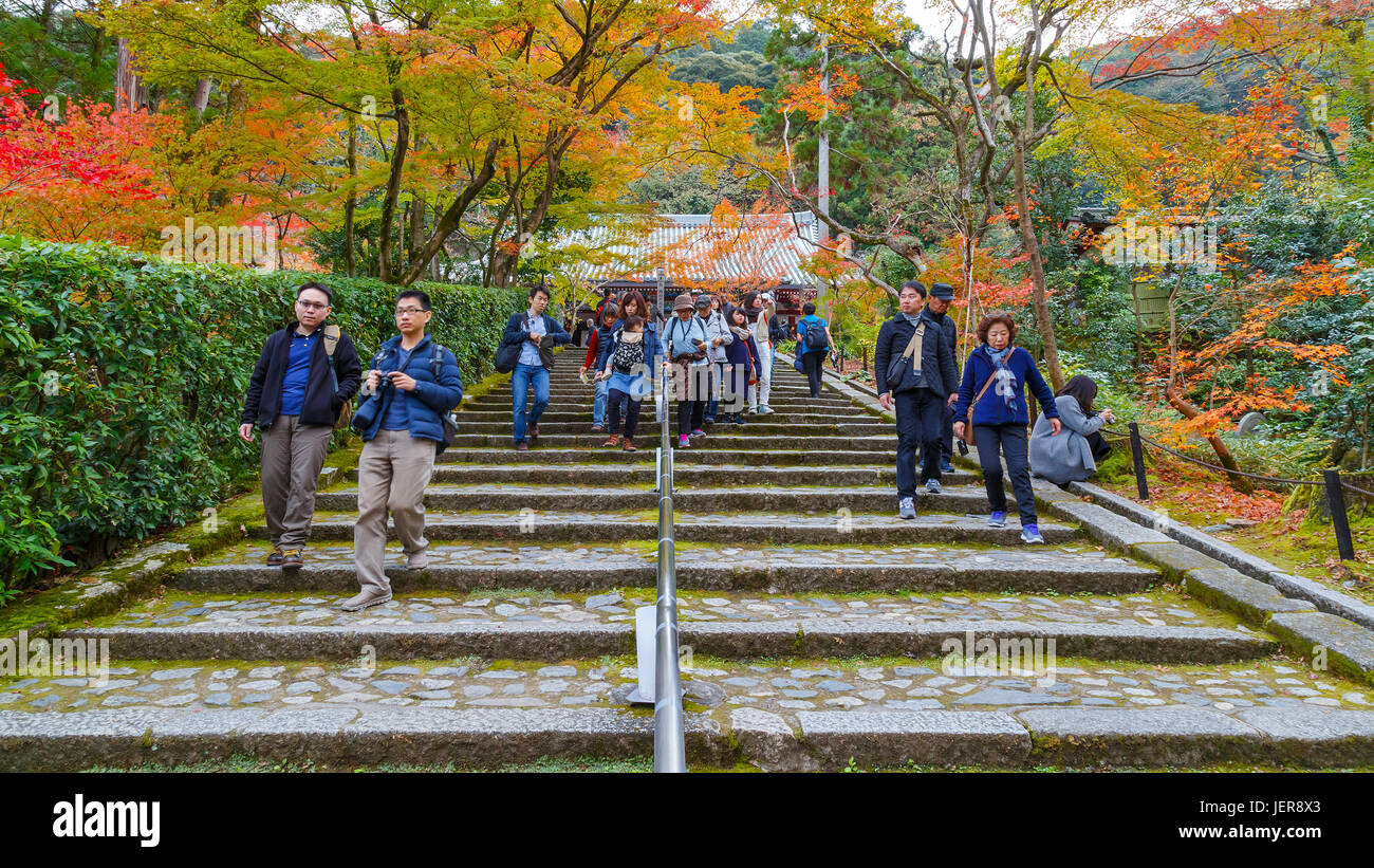 Bunter Herbst im Eikan-Do Zenrin-Ji-Tempel in Kyoto, Japan Stockfoto