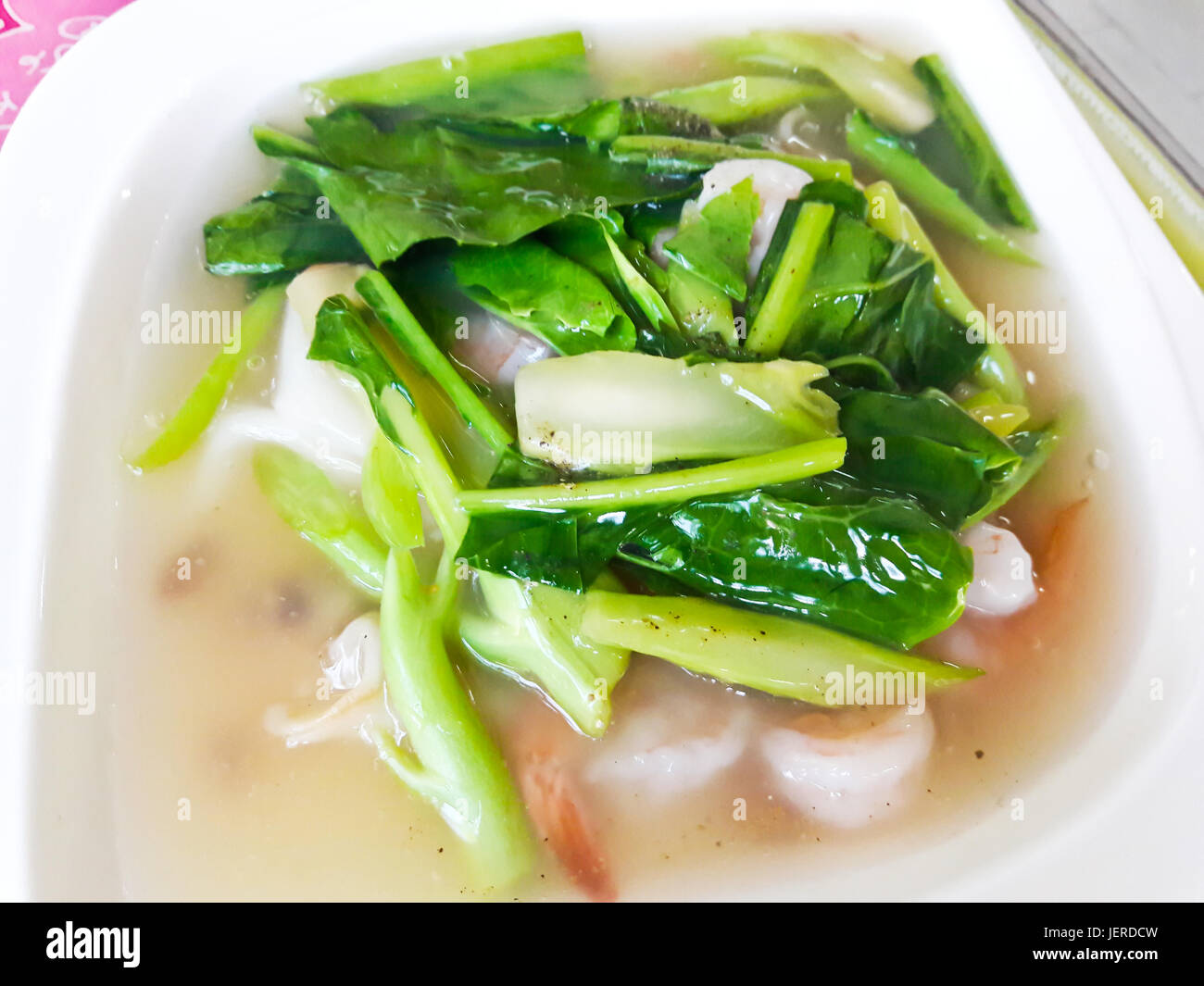 Thai-Gerichte genannt "Rad Na", breite Reis Nudeln Meeresfrüchte in Soße, chinesisches Essen Stockfoto