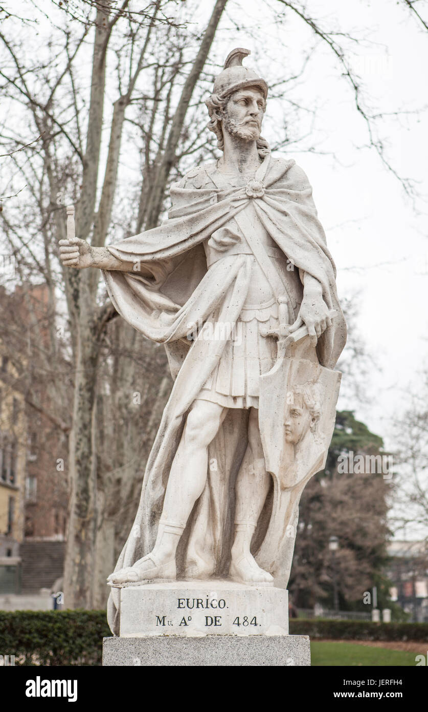 Madrid, Spanien - 26. Februar 2017: Skulptur von Eurich König am Plaza de Oriente, Madrid. Er regierte als König der Westgoten von 440, 484 Stockfoto