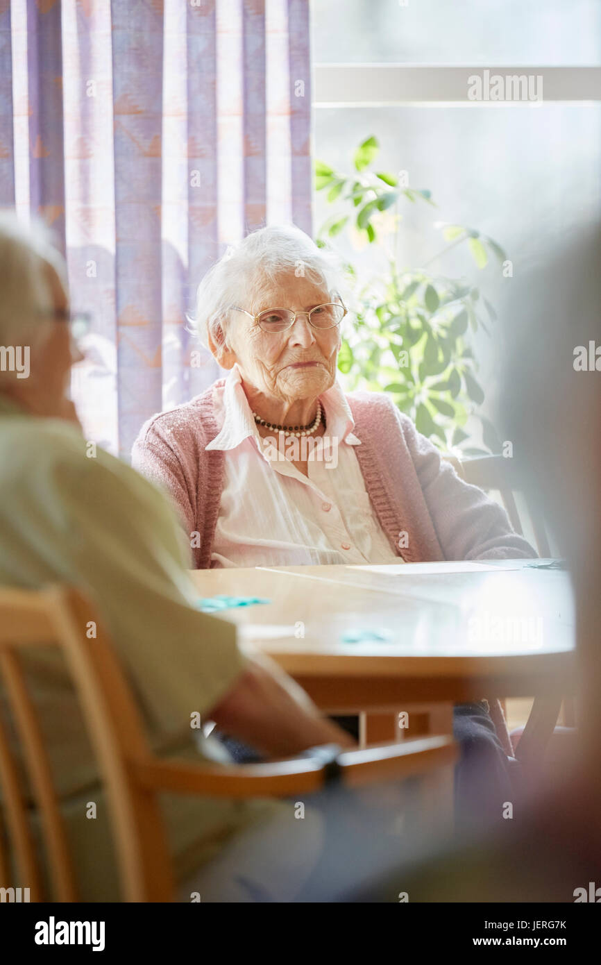 Ältere Menschen in Care Home Stockfoto